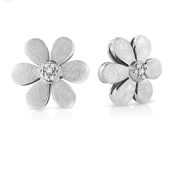 Haus of Brilliance Matte Silver Diamond Accent Flower Hoop Stud Earrings - Picture 3 of 5